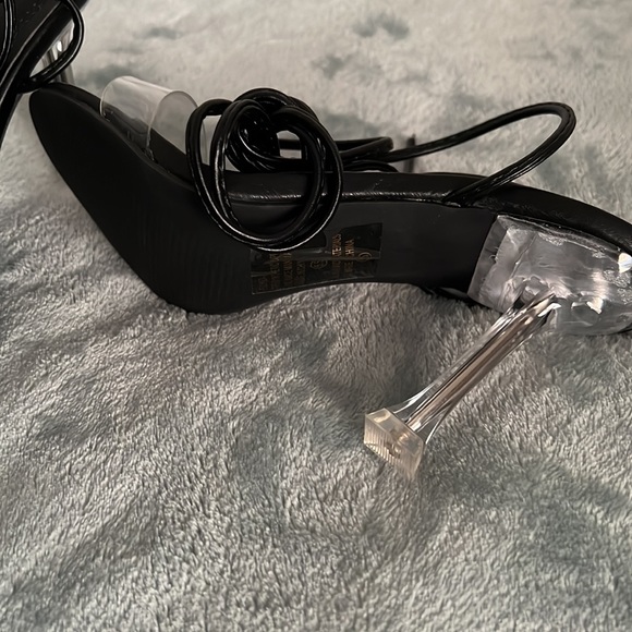Clear strap stilettos 5.5 - Picture 3 of 4